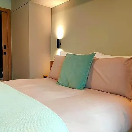Castle Aparthotel 4*